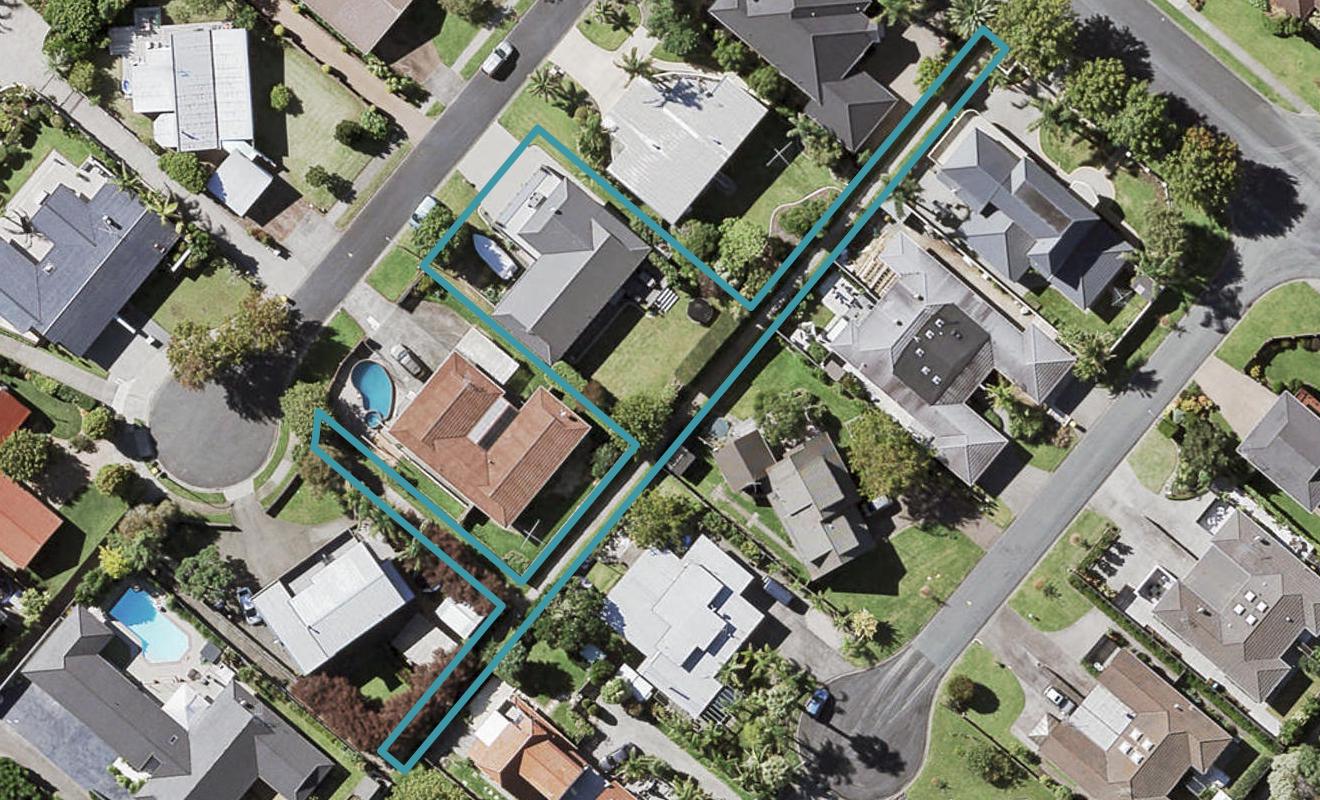16 Clyside Avenue, Half Moon Bay, Auckland - Carousel 1