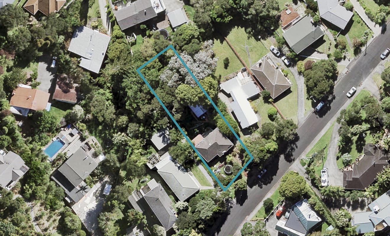 115 Cliff View Drive, Green Bay, Auckland - Carousel 1