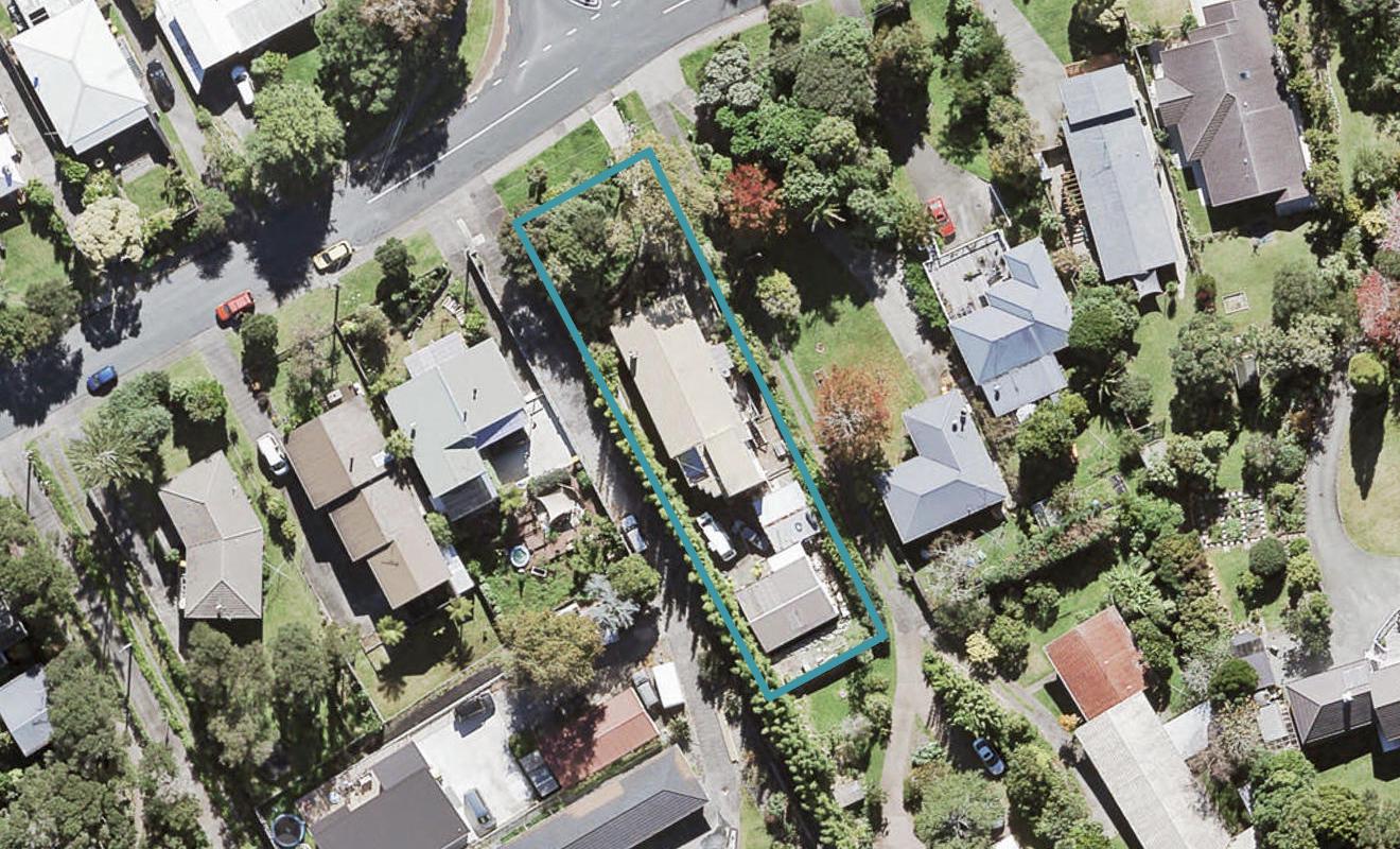 100 Cliff View Drive, Green Bay, Auckland - Carousel 1