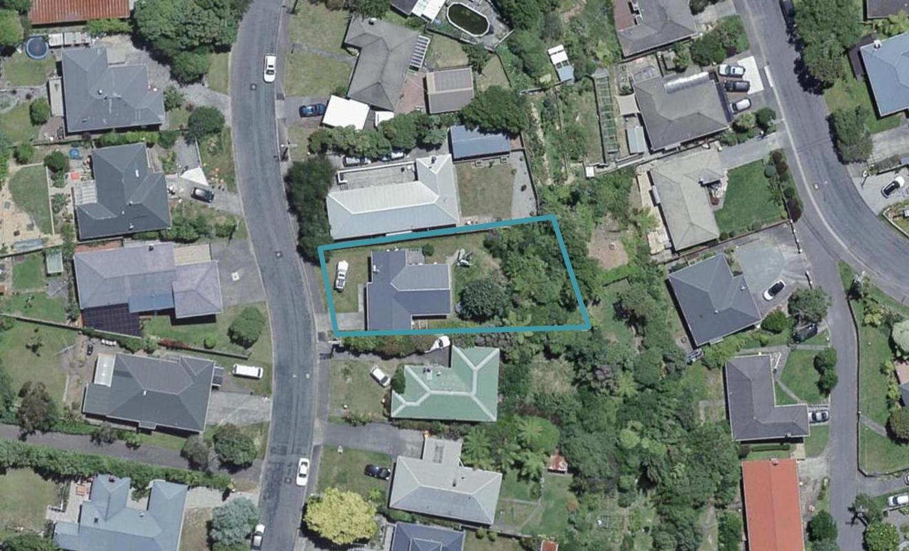 65 Kiwi Crescent, Tawa, Wellington - Carousel 1