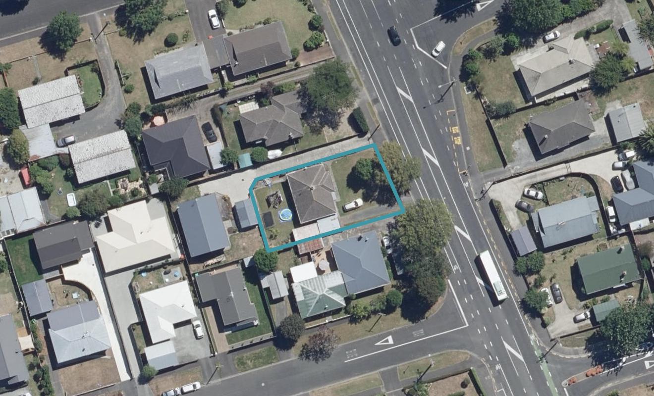 1047 Heaphy Terrace, Fairfield, Hamilton - Carousel 1
