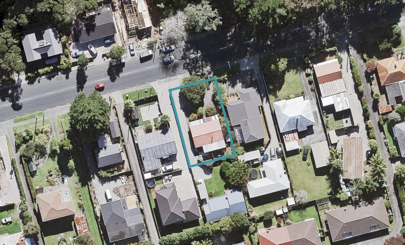 34 Godley Road, Green Bay, Auckland - Carousel 1