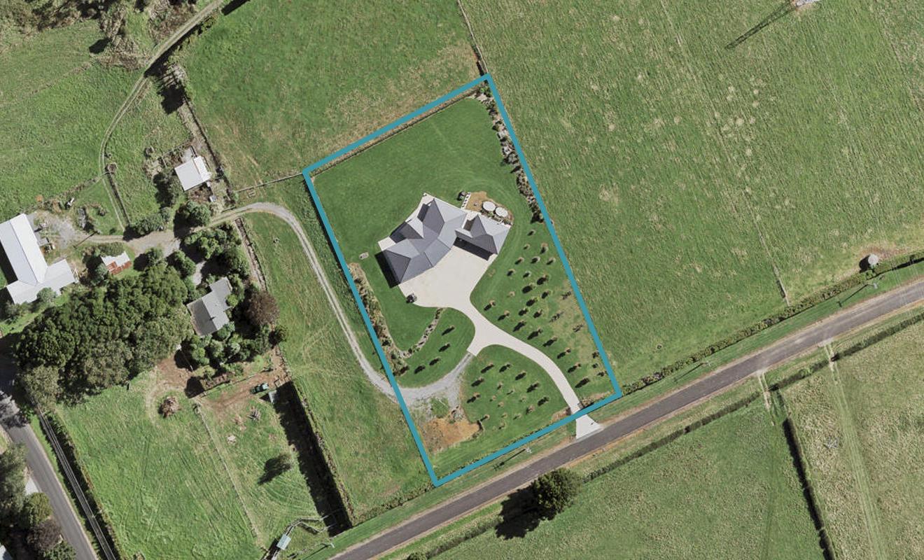 15 Puketutu Road, Pokeno - Carousel 1