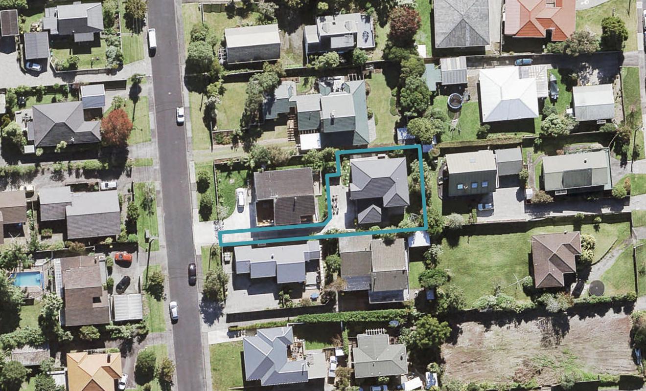10B Harrybrook Road, Green Bay, Auckland - Carousel 1