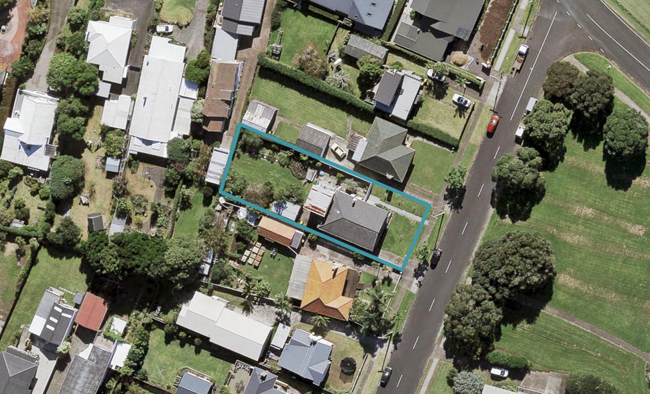 7 Shortt Avenue, Mangere Bridge, Auckland - Carousel 1