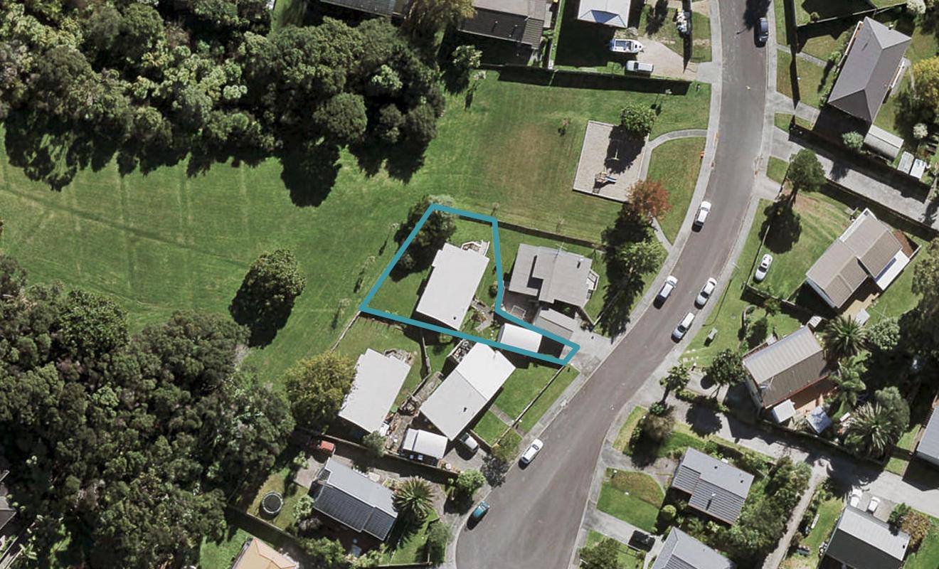 2/5 Exeter Place, Unsworth Heights, Auckland - Carousel 1