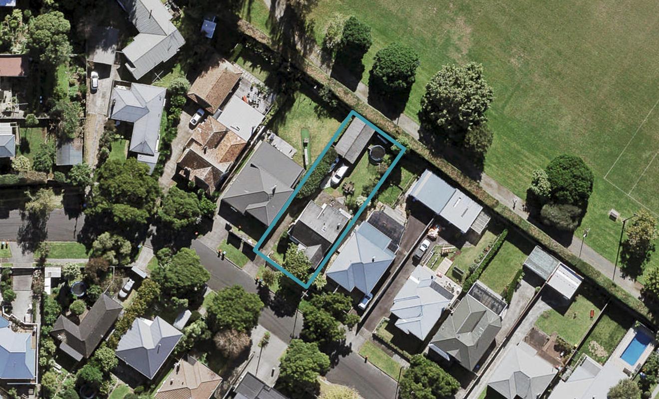 8 Brewster Avenue, Morningside, Auckland - Carousel 1