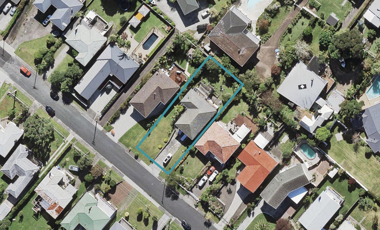 14 Jaemont Avenue, Te Atatu South, Auckland - Carousel 1