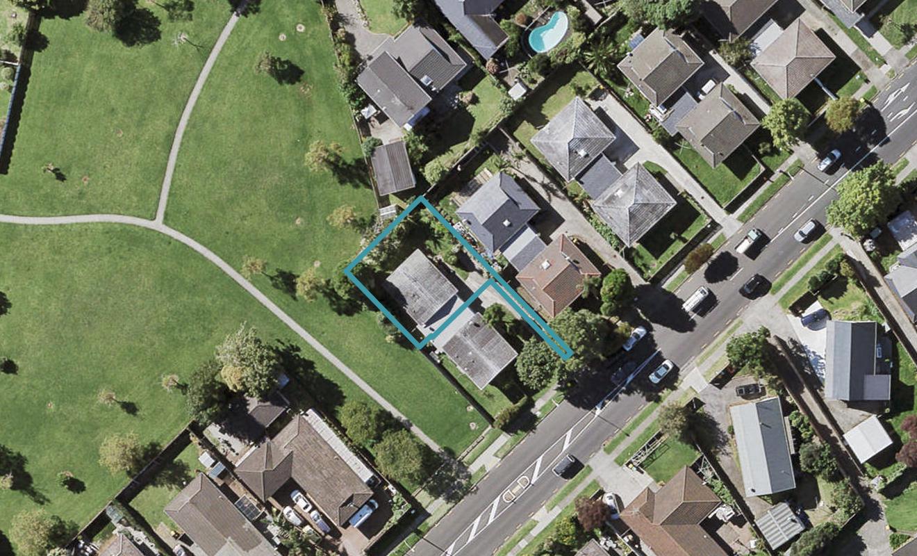15 Fortunes Road, Half Moon Bay, Auckland - Carousel 1