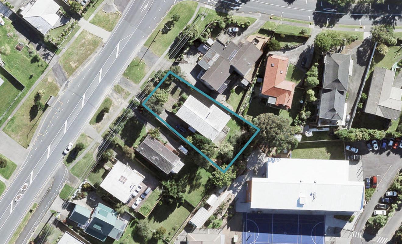 781 East Coast Road, Northcross, Auckland - Carousel 1