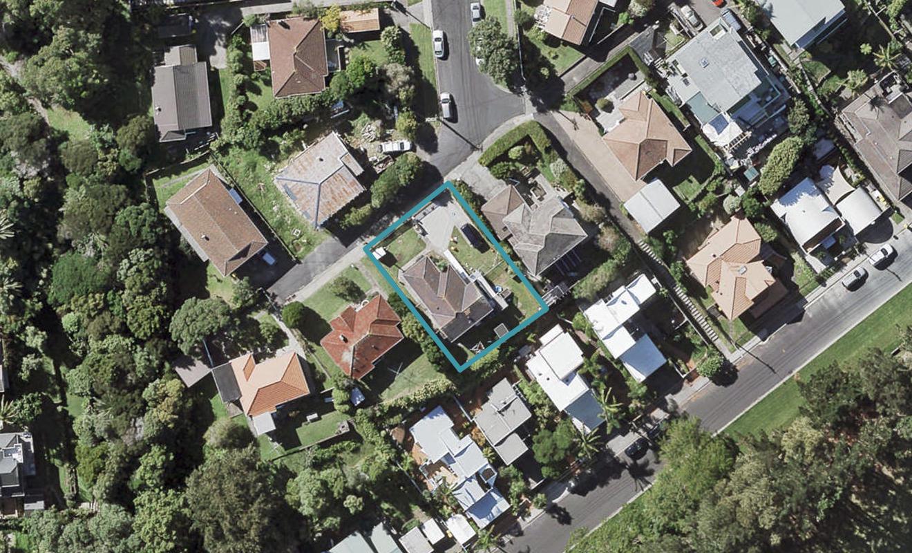 33 Niccol Avenue, Narrow Neck, Auckland - Carousel 1