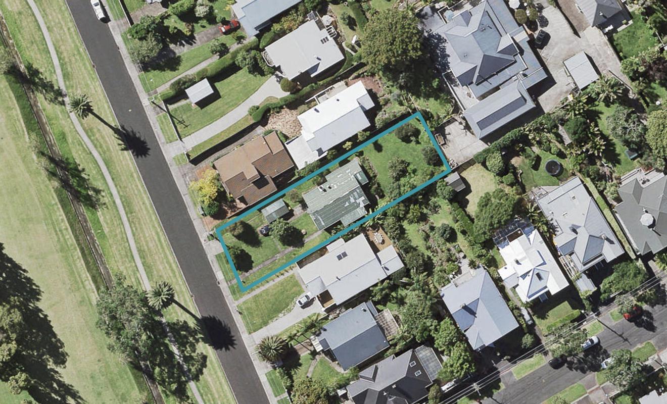 28 Wairoa Road, Narrow Neck, Auckland - Carousel 1