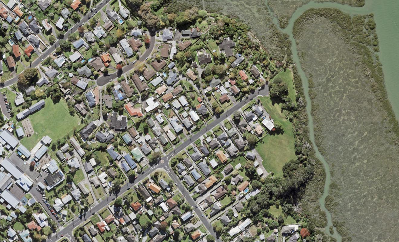94 Roberts Road, Te Atatu South, Auckland - Carousel 1