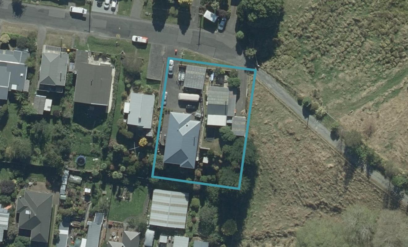 18 Dickson Street, Macandrew Bay, Dunedin - Carousel 1