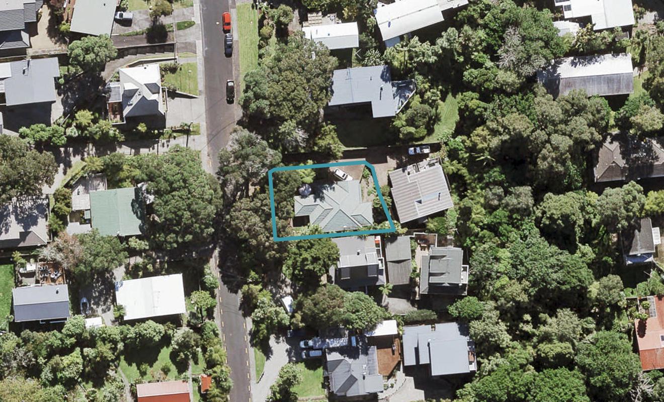 24 Harrybrook Road, Green Bay, Auckland - Carousel 1