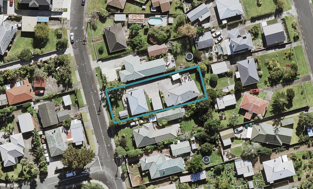 2/8 Ward Crescent, Te Atatu Peninsula, Auckland - Carousel 1