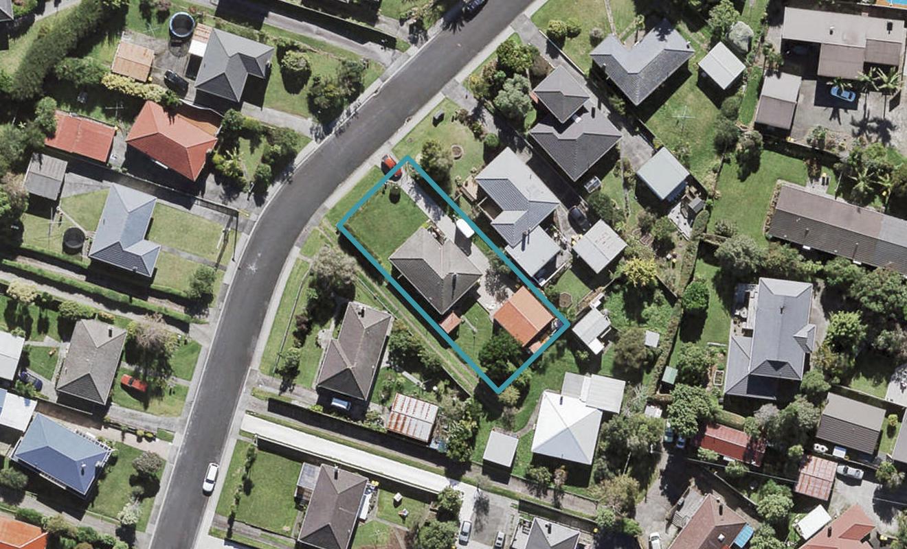 14 Essex Street, Te Atatu South, Auckland - Carousel 1