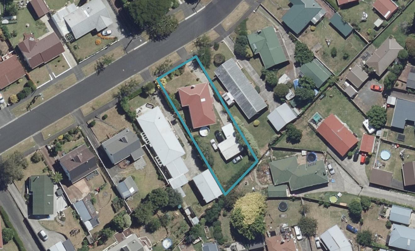 22 Lewis Street, Glenview, Hamilton - Carousel 1