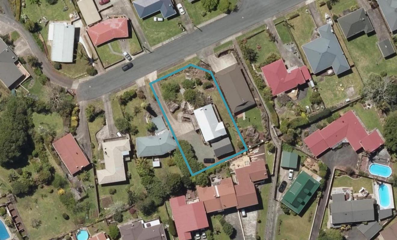 16 Cambridge Street, Kamo, Whangarei - Carousel 1