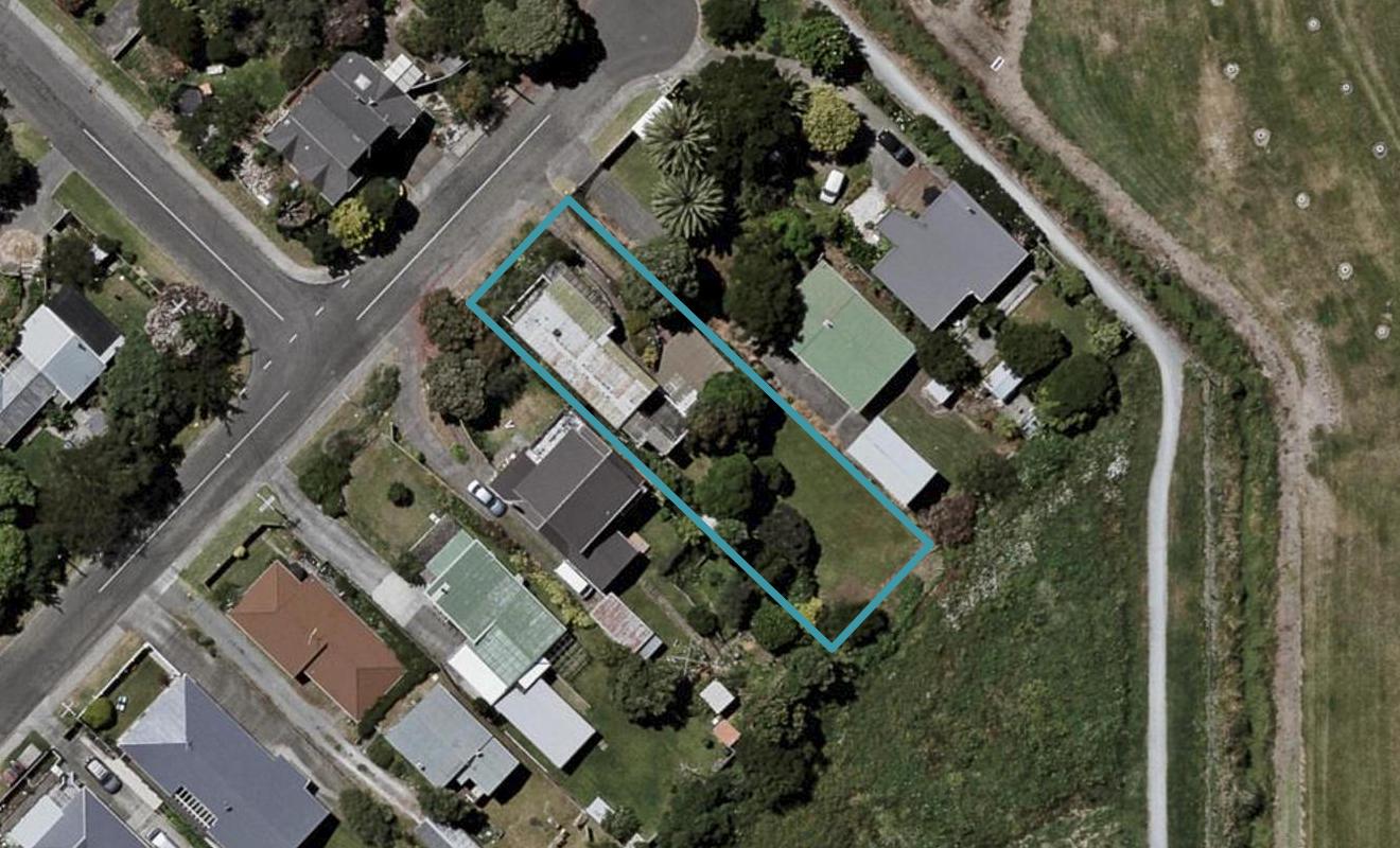 16 Waikare Road, Raumati Beach, Paraparaumu - Carousel 1