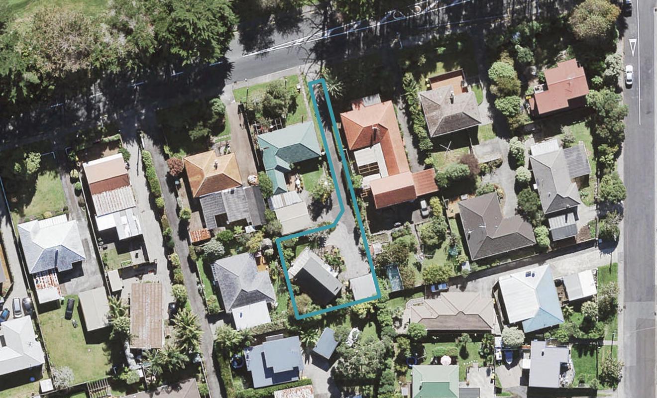24A Godley Road, Green Bay, Auckland - Carousel 1