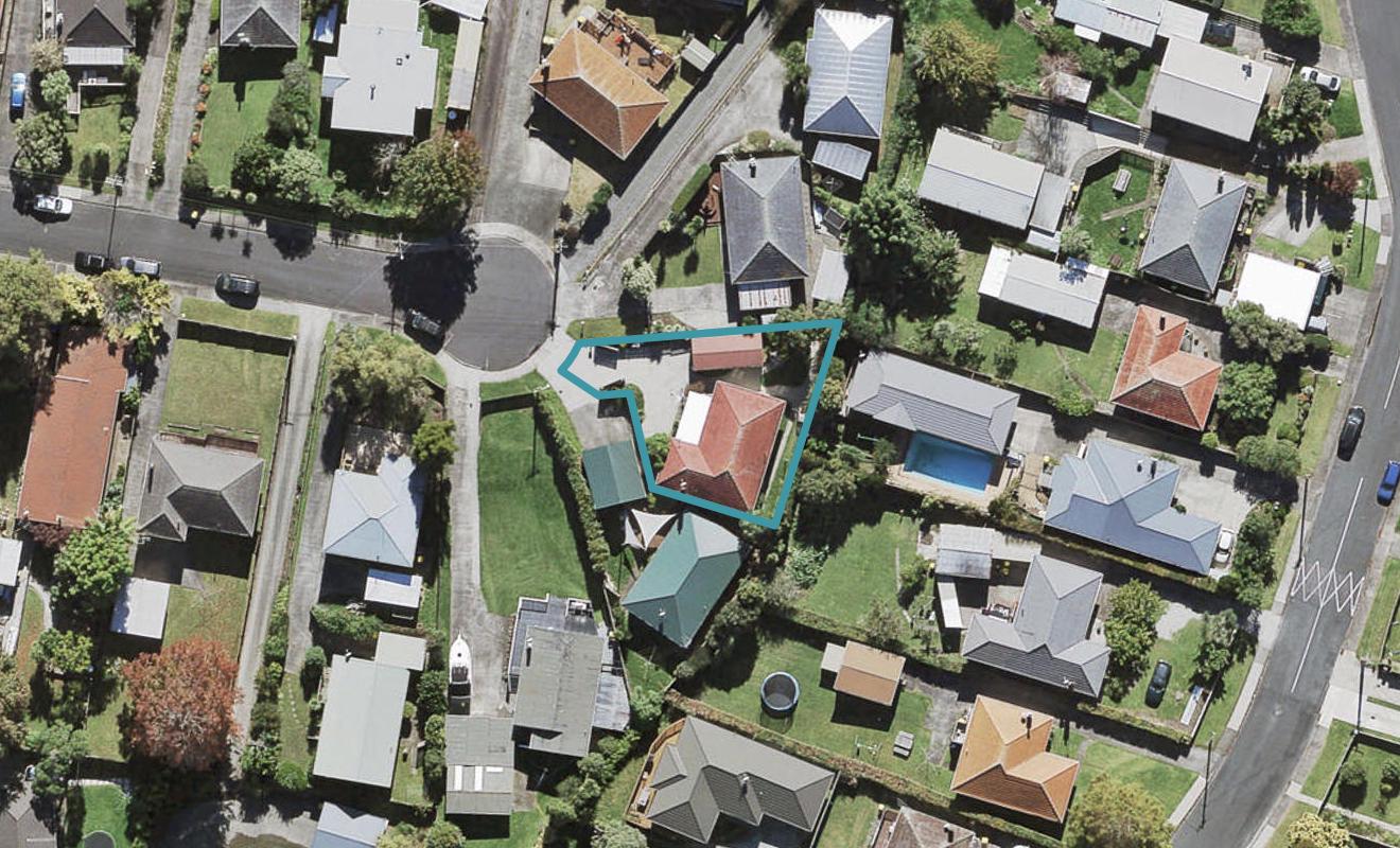 20 Alma Street, Te Atatu South, Auckland - Carousel 1