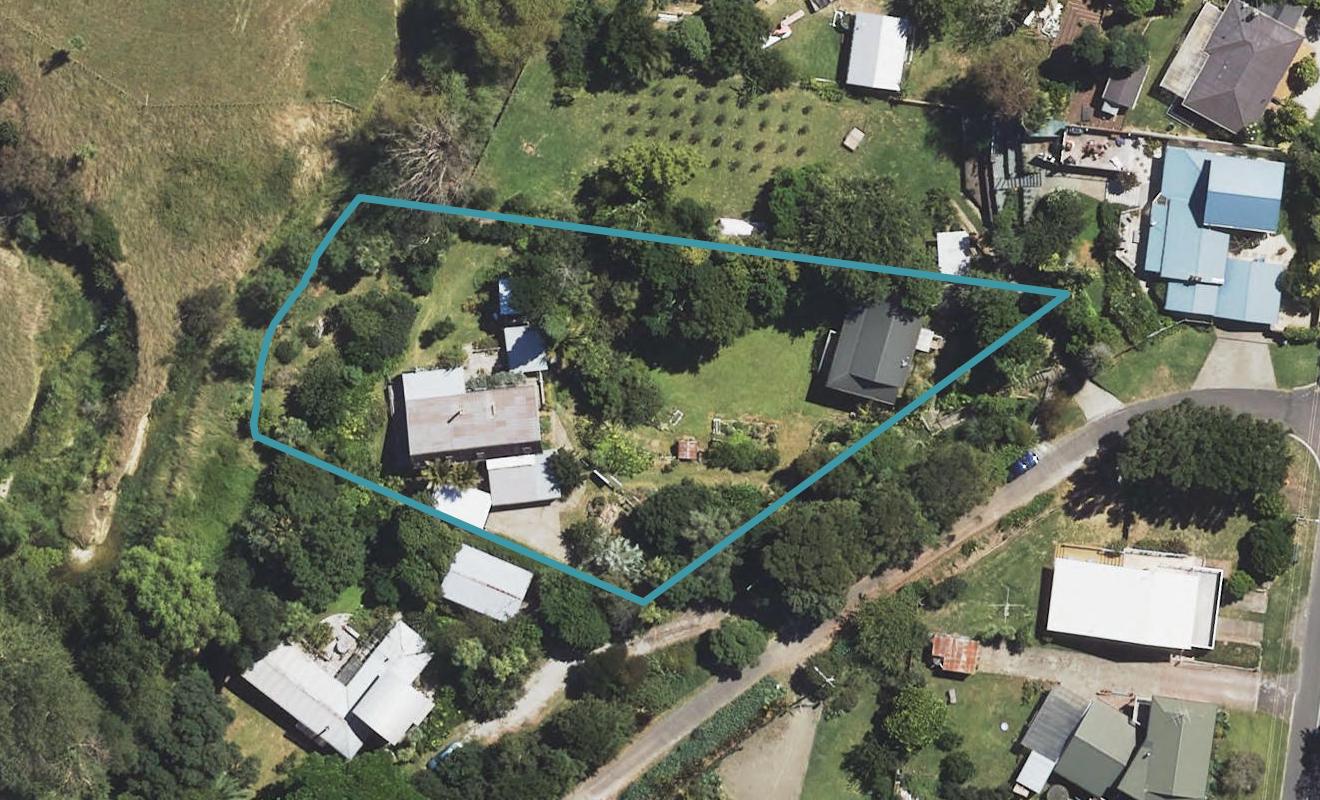 8 Williamson Street, Okitu, Gisborne - Carousel 1