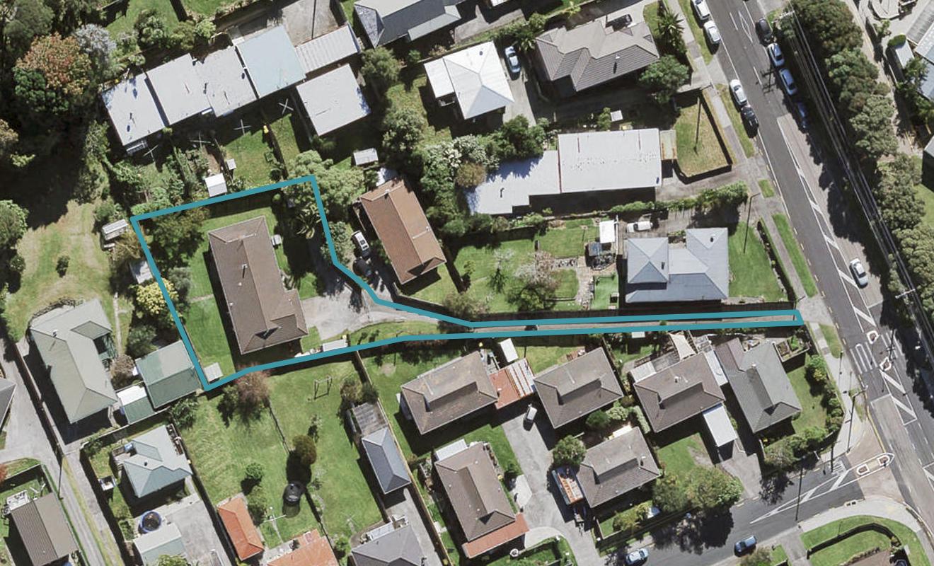 62 Flanshaw Road, Te Atatu South, Auckland - Carousel 1