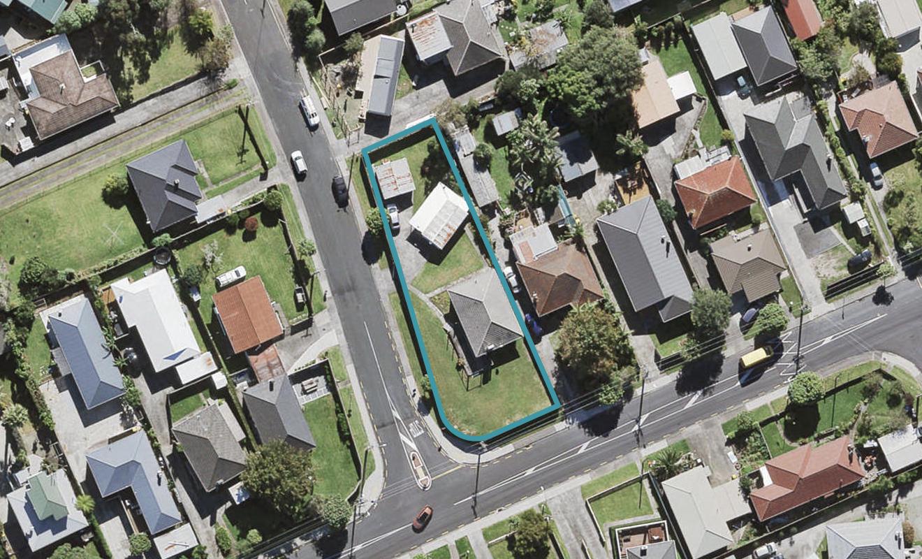 56 Amberley Avenue, Te Atatu South, Auckland - Carousel 1