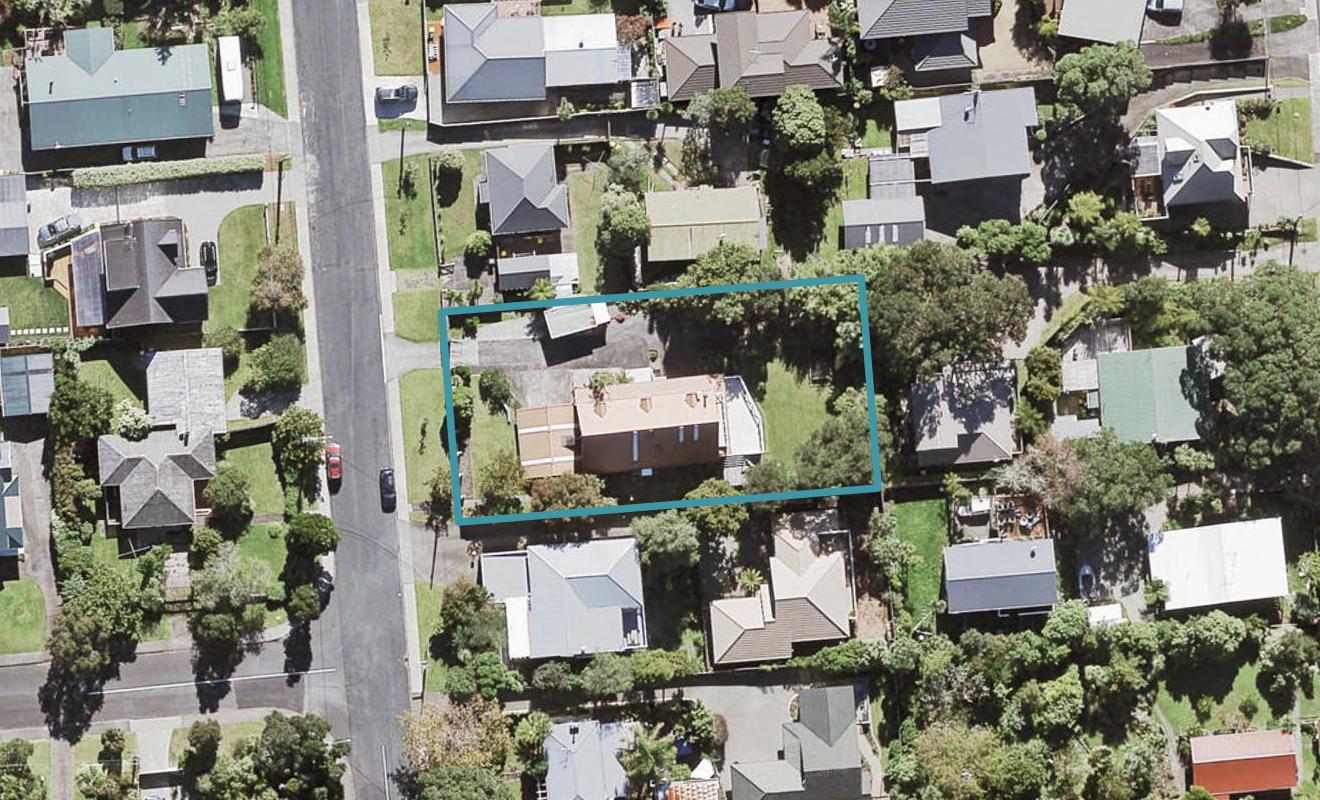 20 Cleve Road, Green Bay, Auckland - Carousel 1