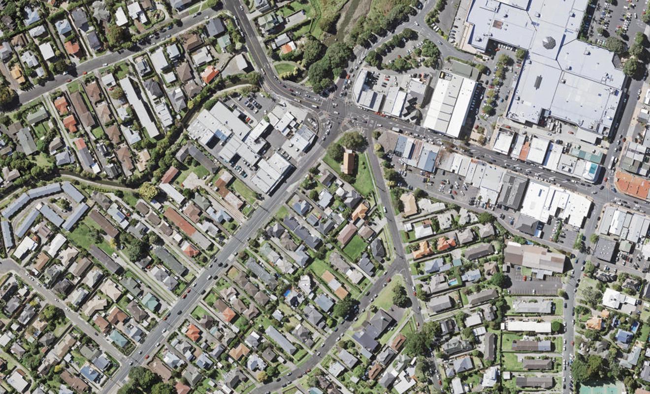 4/6 Shakespeare Road, Milford, Auckland - Carousel 1