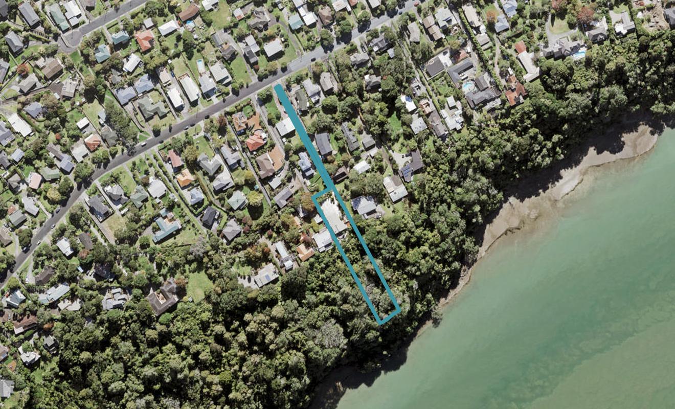 142 Cliff View Drive, Green Bay, Auckland - Carousel 1