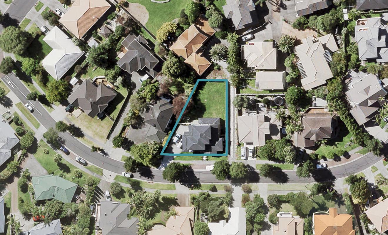 17 Margaret Henry Crescent, Oteha, Auckland - Carousel 1