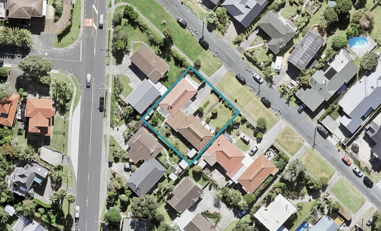 1/1 Rock Isle Road, Torbay, Auckland - Carousel 1