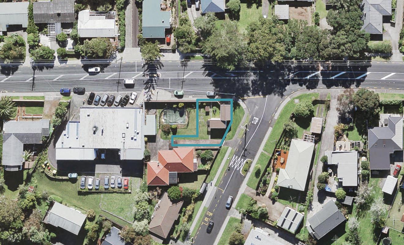 1C Stottholm Road, Titirangi, Auckland - Carousel 1