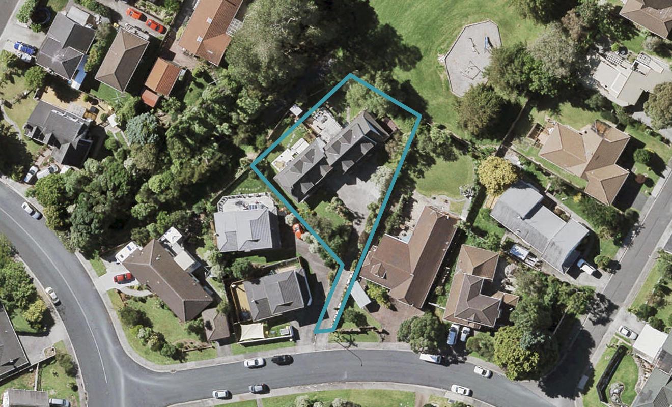 2/11 Landsberg Way, Windsor Park, Auckland - Carousel 1