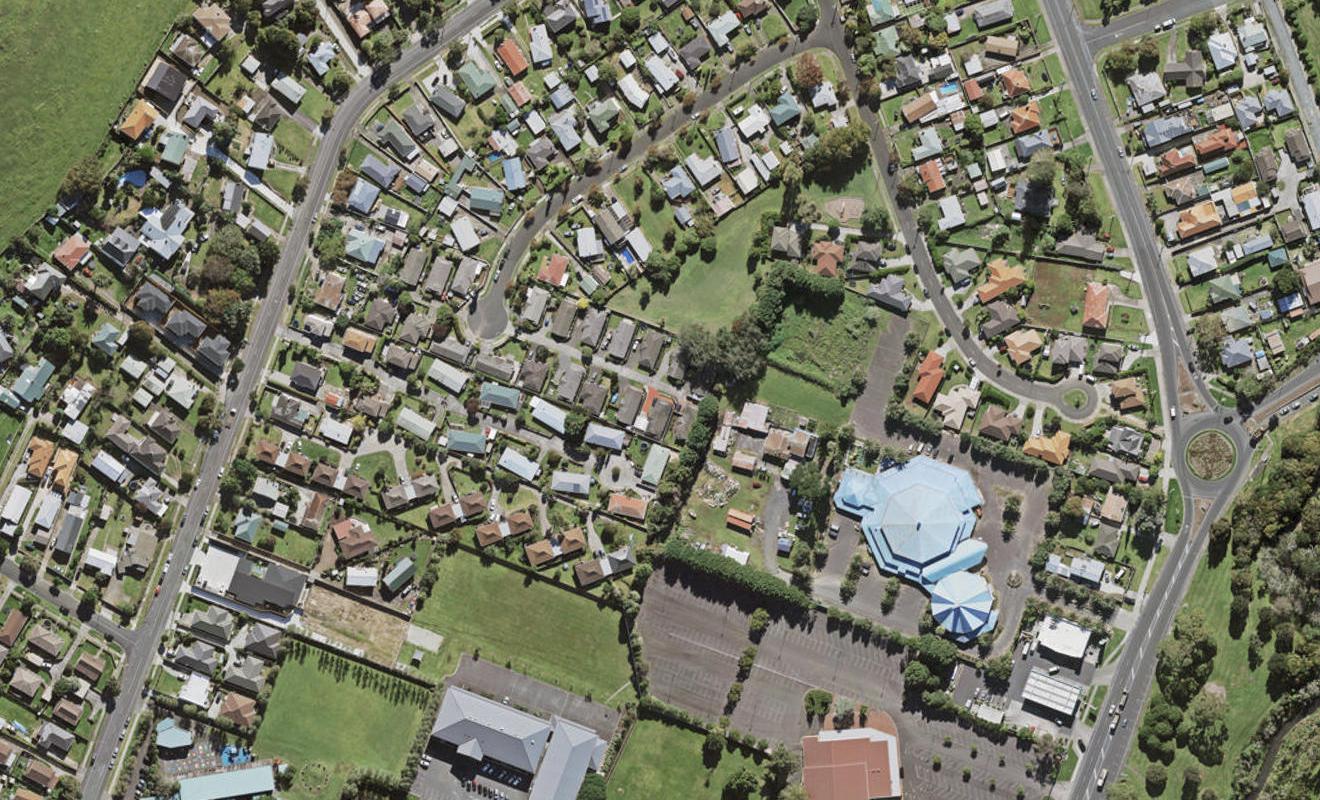 37 Koru Street, Mangere Bridge, Auckland - Carousel 1