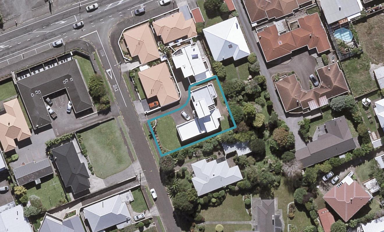 2/3 Strandon Place, Strandon, New Plymouth - Carousel 1