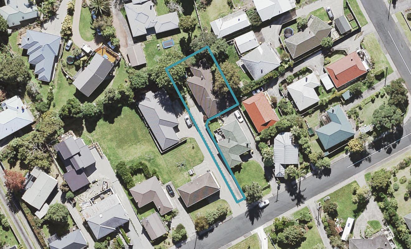 9A Barron Drive, Green Bay, Auckland - Carousel 1