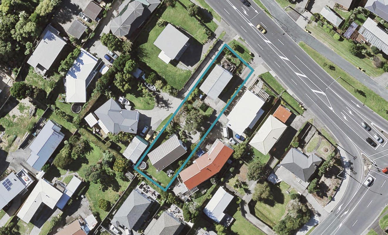 2/698 East Coast Road, Pinehill, Auckland - Carousel 1