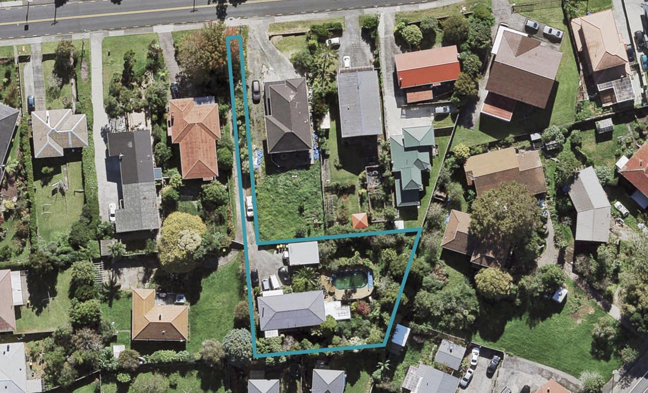 16 School Road, Te Atatu South, Auckland - Carousel 1