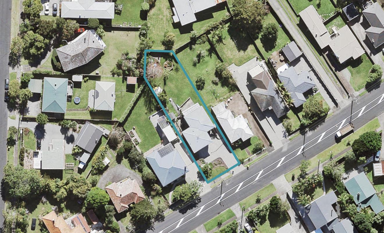 51 Golf Road, New Lynn, Auckland - Carousel 1