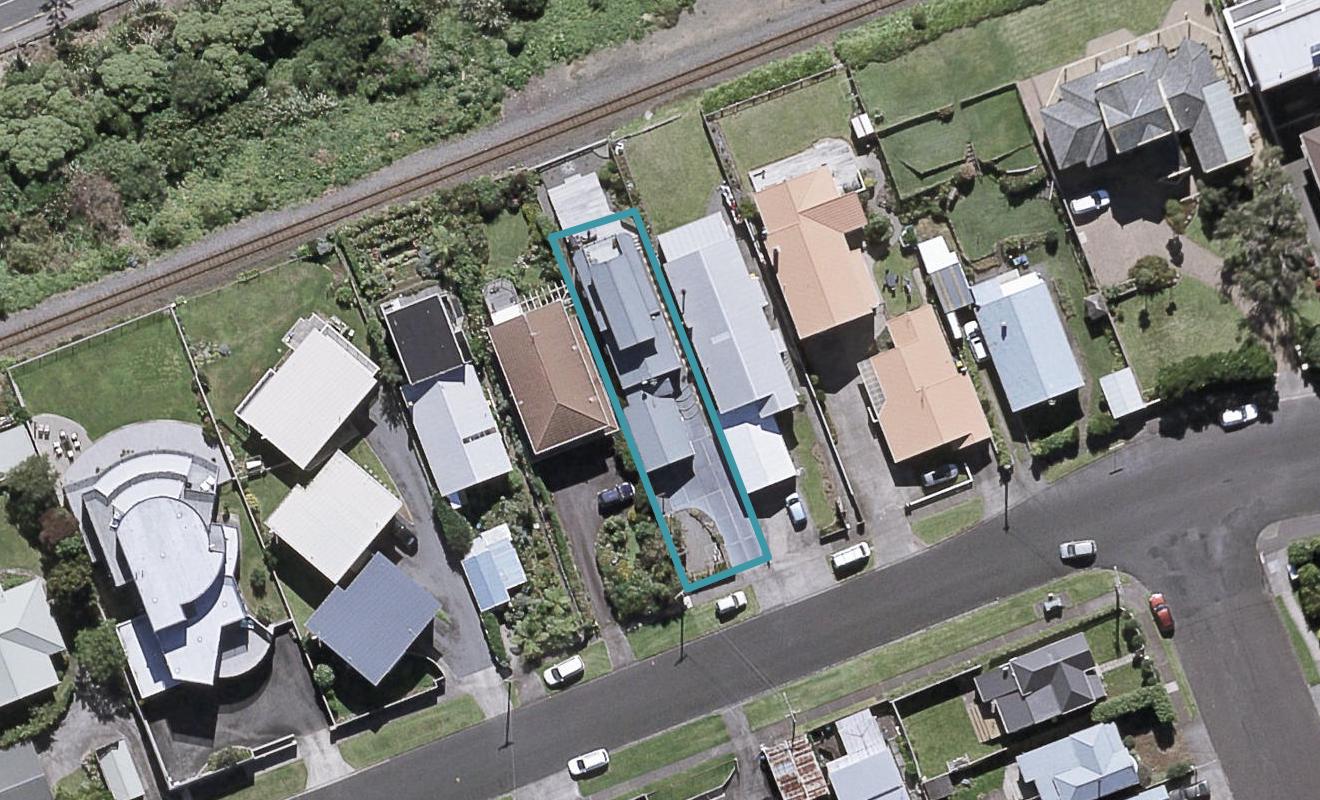 8 Roy Terrace, Moturoa, New Plymouth - Carousel 1