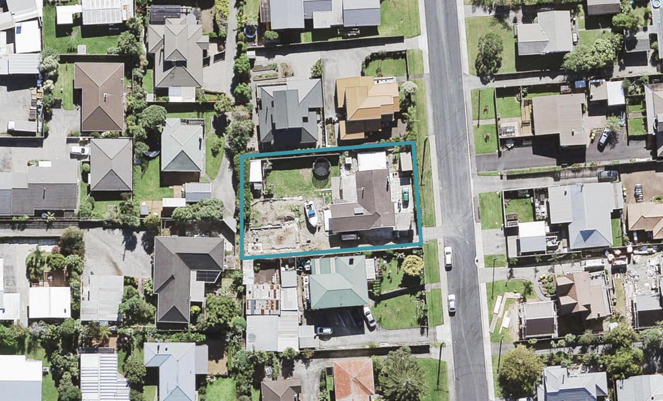 5 Cleve Road, Green Bay, Auckland - Carousel 1