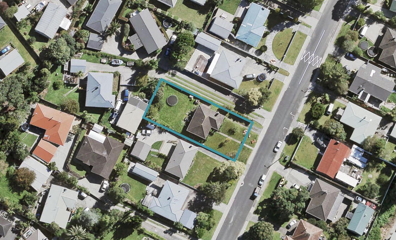 57 Stottholm Road, Titirangi, Auckland - Carousel 1