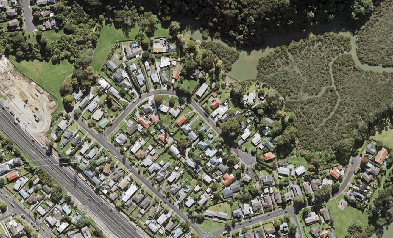 15A Lowtherhurst Road, Massey, Auckland - Carousel 1