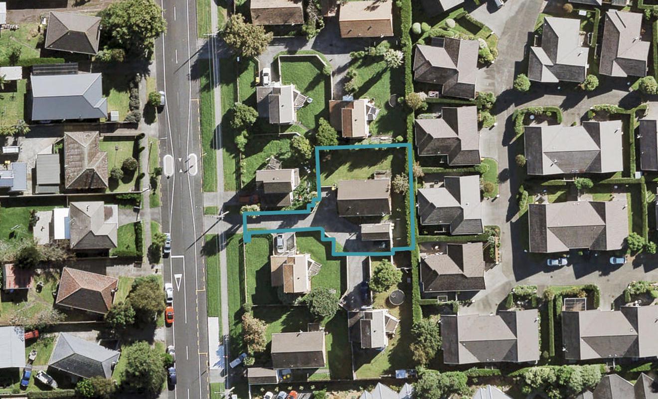68 Beach Road, Te Atatu Peninsula, Auckland - Carousel 1