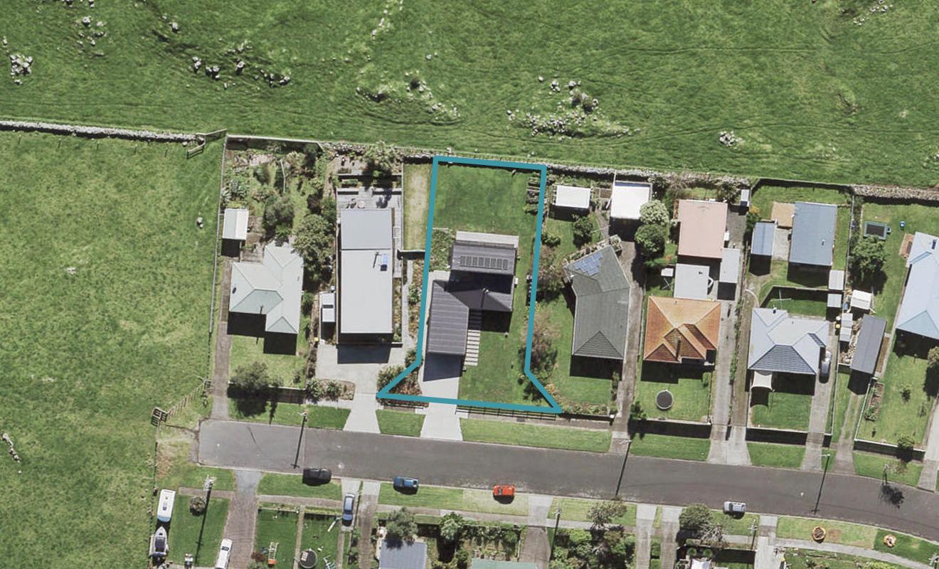 15 Kiekie Road, Mangere Bridge, Auckland - Carousel 1