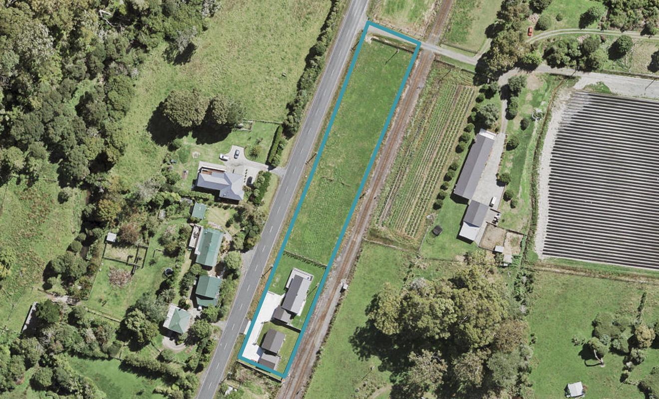 129 Waitakere Road, Waitakere, Auckland - Carousel 1
