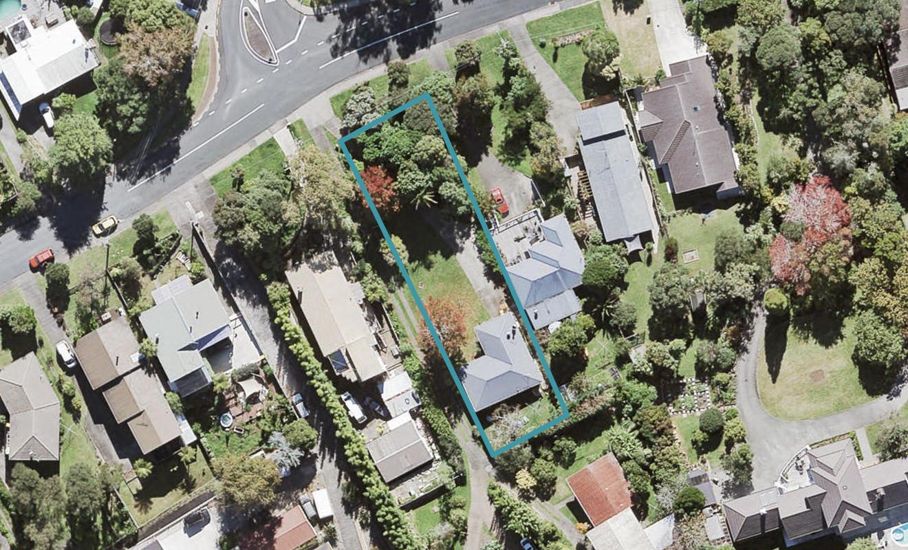 94 Cliff View Drive, Green Bay, Auckland - Carousel 1